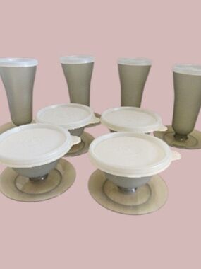 8 VINTAGE TUPPERWARE Dessert / Parfait Cups W/ Lids